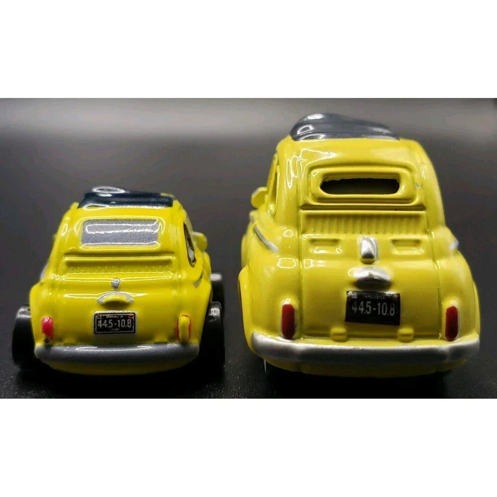 Disney / Pixar / Mattel / Cars Yellow Luigi Die-cast Scale 1:55 And Mini-Racer!!